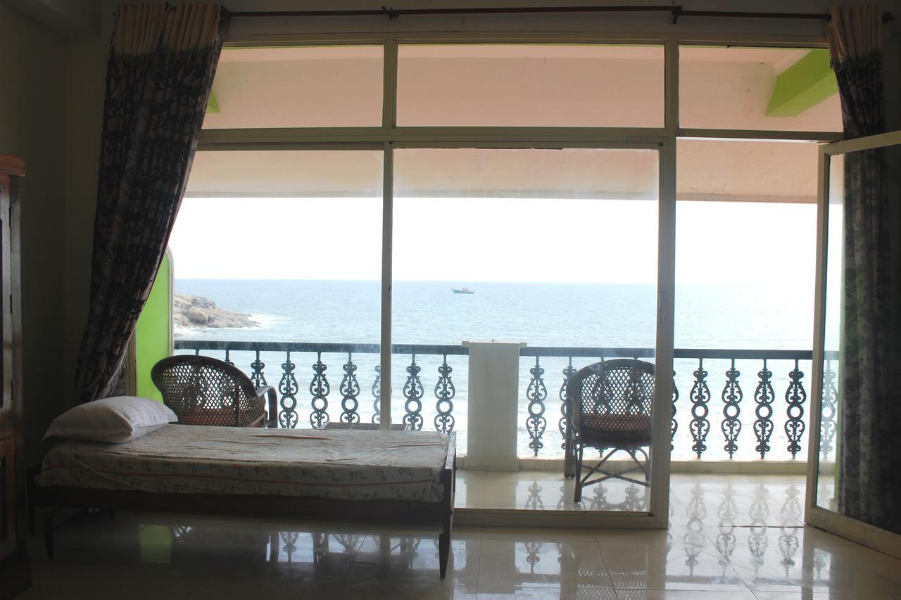 Adam Beach Resort Kovalam Esterno foto